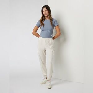 Vuori Boyfriend Cargo Lounge Relaxed Sweatpant in Milkweed Heather Cream size M